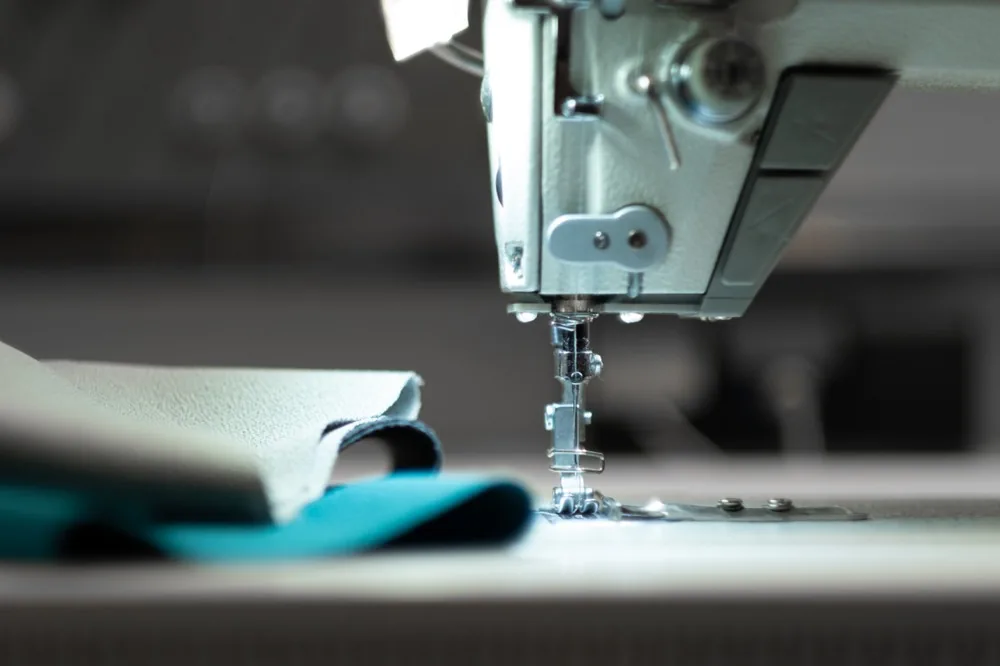 Nähen eines Sitzbezugs auf der Industrienähmaschine